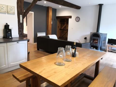 Kitchen or kitchenette, Living room, Seating area, Dining area