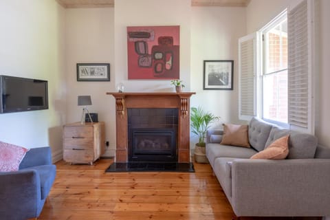 Living room, Photo of the whole room, Decorative detail