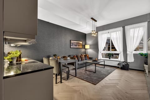 Kitchen or kitchenette, Living room, Seating area, Dining area