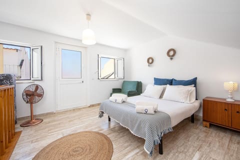 Bed, Bedroom, fireplace