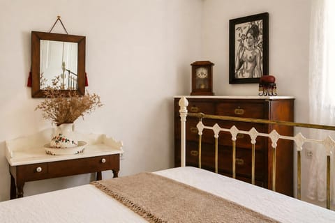 Bed, Photo of the whole room, Decorative detail, Bedroom