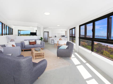 Kitchen or kitchenette, Living room, Seating area, Dining area, Sea view