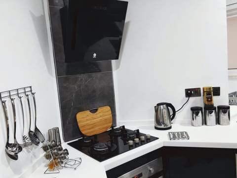 Coffee/tea facilities, stove