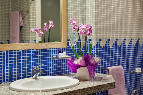 Bathroom, Decorative detail