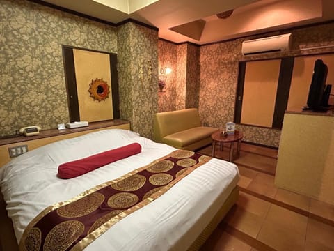 Bed, Living room, Bedroom