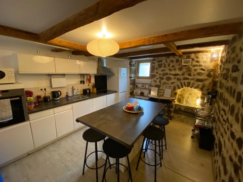 Coffee/tea facilities, Kitchen or kitchenette, Dining area, dishwasher, oven, pet friendly, stove, toaster