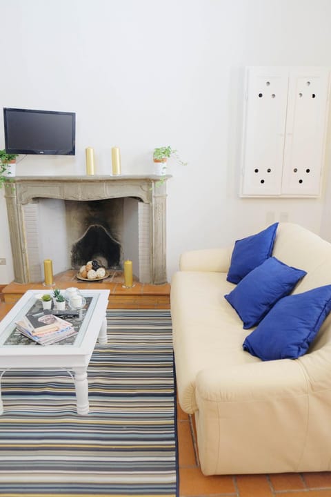 Communal lounge/ TV room, TV and multimedia, Living room, Seating area