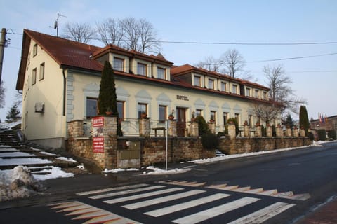 Facade/entrance