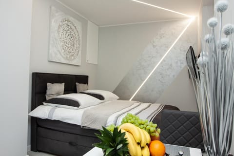 Bed, Photo of the whole room, Street view