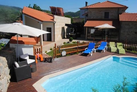 Property building, Patio, Facade/entrance, Activities, BBQ facilities, Garden, Balcony/Terrace, Decorative detail, Area and facilities, Swimming pool