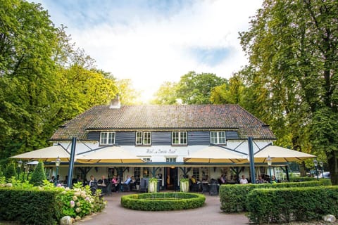 Property building, Restaurant/places to eat, Facade/entrance, Natural landscape, Garden, Balcony/Terrace, Food, Breakfast, Continental breakfast, Lunch, Dinner