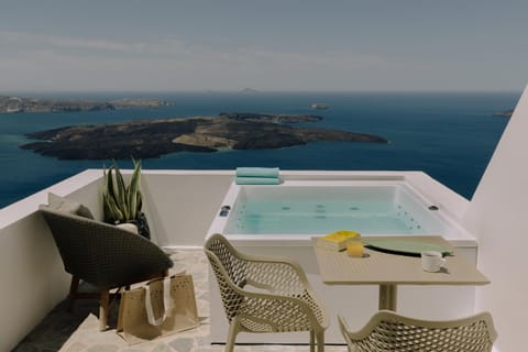 Day, Natural landscape, Hot Tub, View (from property/room), Balcony/Terrace, Decorative detail, Seating area, Sea view