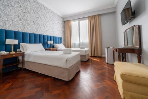Bed, Photo of the whole room, Bedroom, minibar