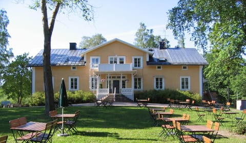 Facade/entrance, Garden