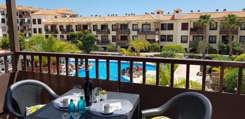 Facade/entrance, Balcony/Terrace, Beach, Landmark view, Pool view