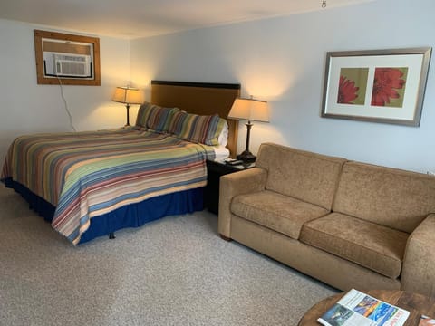 Maple Lane Empire Motel in Glen Lake