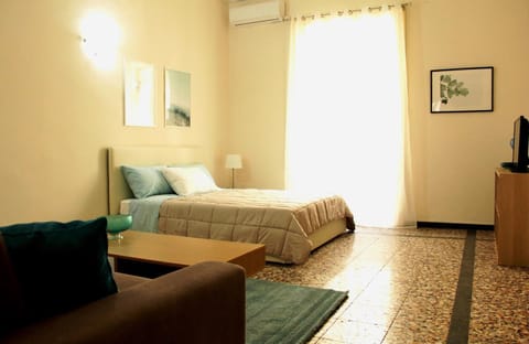 Other, Photo of the whole room, Decorative detail, Decorative detail, Bedroom