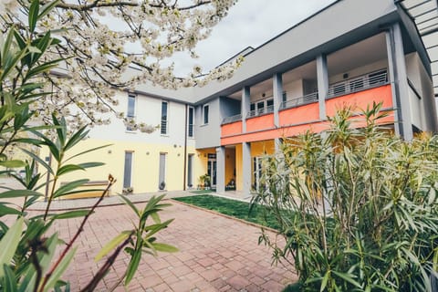 Property building, Facade/entrance