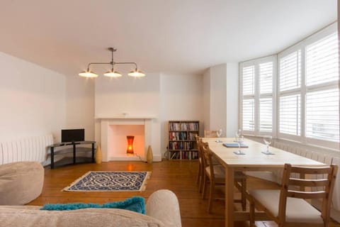 TV and multimedia, Dining area