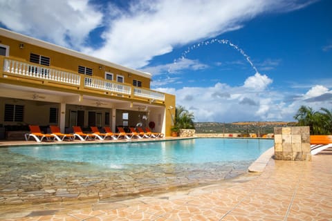 Property building, Swimming pool, sunbed