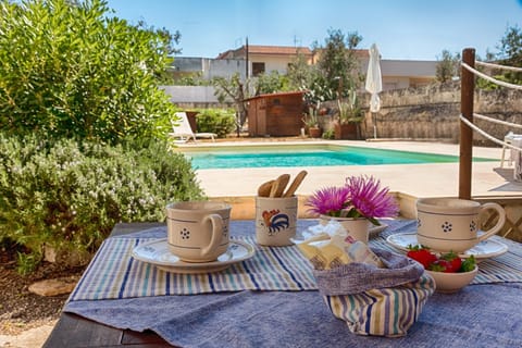 Swimming pool, Breakfast