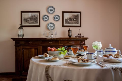 Living room, Food, Breakfast