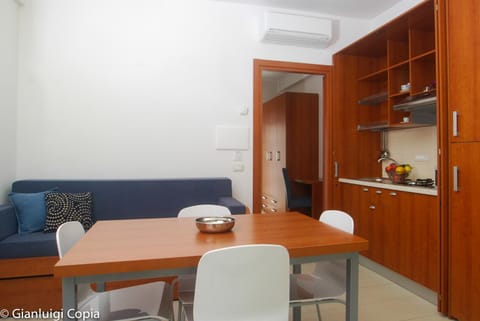 Photo of the whole room, Seating area