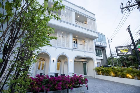 Facade/entrance
