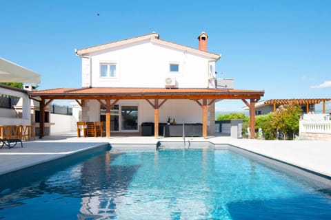 Vacation villa Matic with 7 bedrooms Villa in Split-Dalmatia County