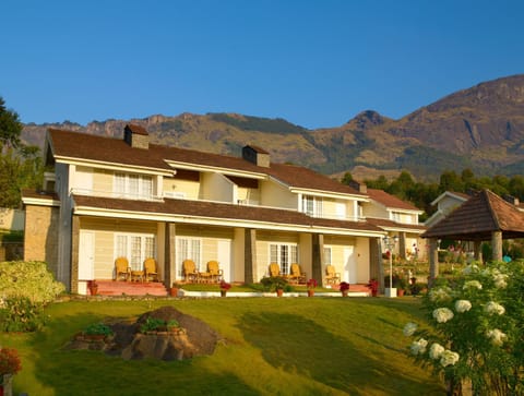 Property building, Neighbourhood, Natural landscape, Garden, Balcony/Terrace, Fitness centre/facilities, On site