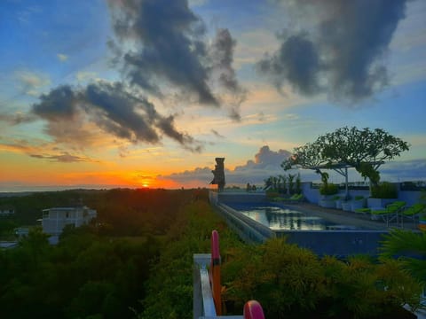 BBQ facilities, Landmark view, Area and facilities, Swimming pool, Lunch, Dinner, Drinks, Alcoholic drinks, Non alcoholic drinks
