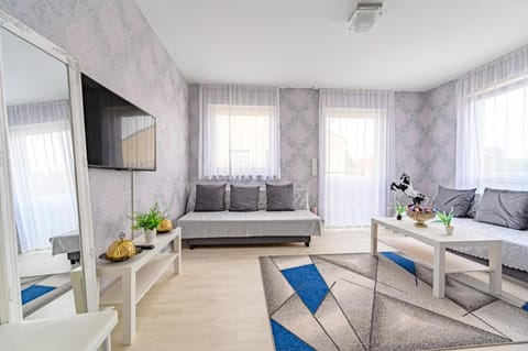 Bed, Living room, Photo of the whole room, Seating area