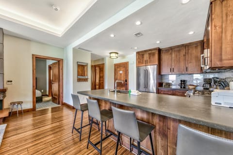 Luxury 2Br Residence Steps From Heavenly Village & Gondola Condo Apartment in Stateline