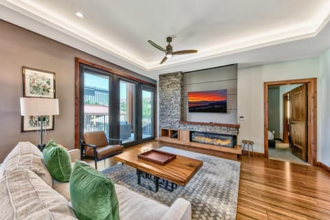 Luxury 2Br Residence Steps From Heavenly Village & Gondola Condo Apartment in Stateline