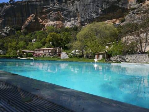 Swimming pool, Swimming pool