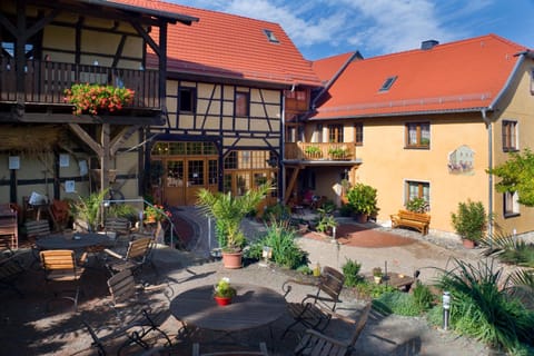 Facade/entrance, Balcony/Terrace