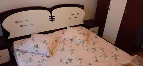 Property building, Bed