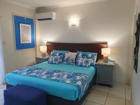 Bed, air conditioner