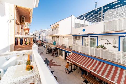Property building, Day, Neighbourhood, View (from property/room), Balcony/Terrace, City view, Street view, Location