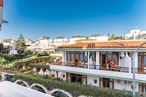 Property building, Day, View (from property/room), Balcony/Terrace, City view