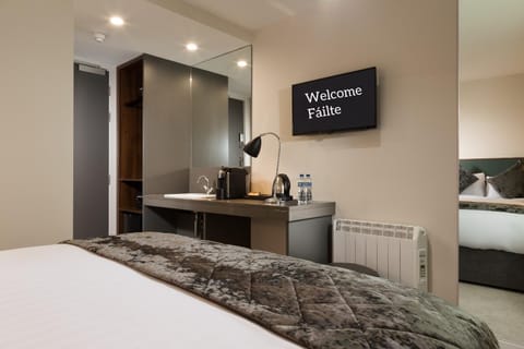 TV and multimedia, Photo of the whole room, Bedroom