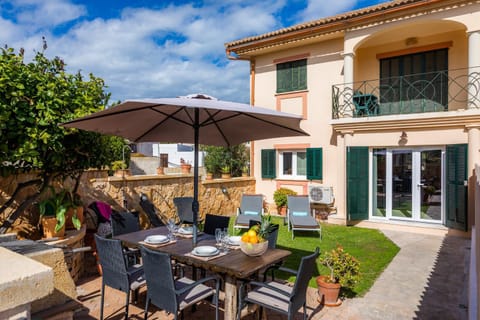 Property building, Balcony/Terrace, Living room