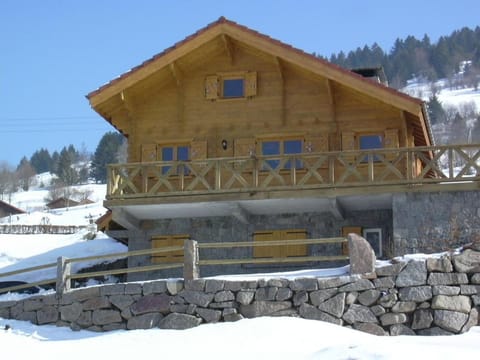 Facade/entrance, Skiing
