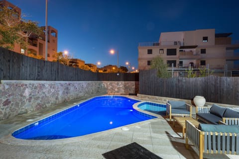 Swimming pool, Swimming pool