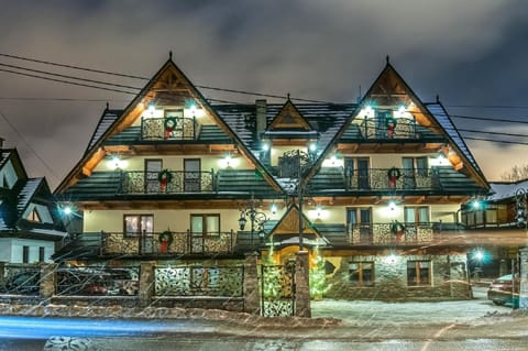 Facade/entrance, Night