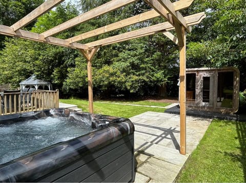 Bonnie Banks Cottage House in Scotland