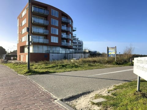 Zeezicht, Kanaalweg 1-408 Apartment in Zeeland, Netherlands