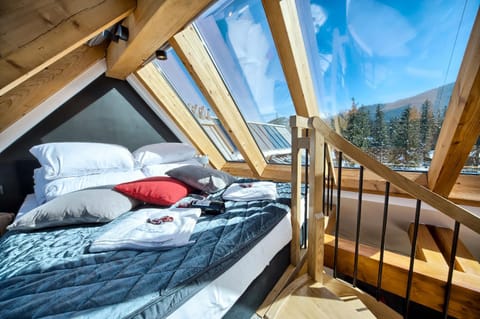 Bed, Natural landscape, View (from property/room), Photo of the whole room, Bedroom, Mountain view