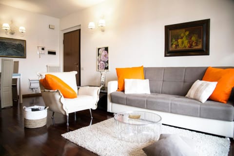 Living room, Decorative detail, Seating area