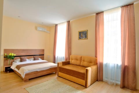 Bed, Seating area